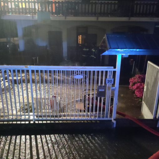 Il maltempo non dà tregua: super lavoro dei vigili del fuoco. A Vergiate case allagate, a Samarate centro ippico a mollo. Varese, sale ancora il lago