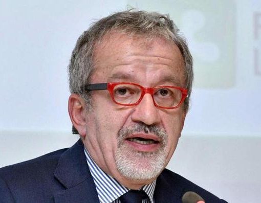Intervento chirurgico per Roberto Maroni: operato oggi al Besta di Milano. «Condizioni soddisfacenti»
