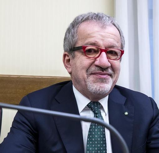 Alessandro Alfieri ricorda Maroni postando questa foto