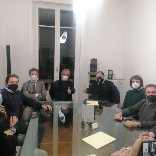 Maroni torna al &quot;lavoro&quot;. Primo incontro politico dopo la malattia: «Obiettivo riconquistare Varese e ce la faremo»