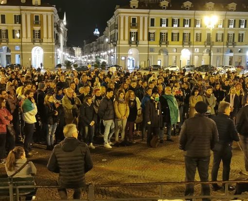 &quot;Non accetto l’etichetta di 'no vax', sono per la libertà di scelta&quot;, spiega Manuela Baravalle. Nella foto, proteste del movimento No Green Pass a Cuneo