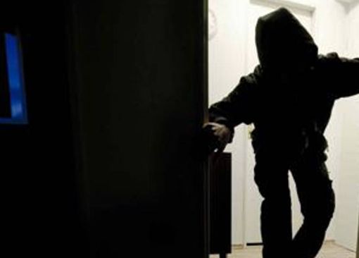 Saronno, ladri in azione in una villetta. Bottino gioielli e contanti