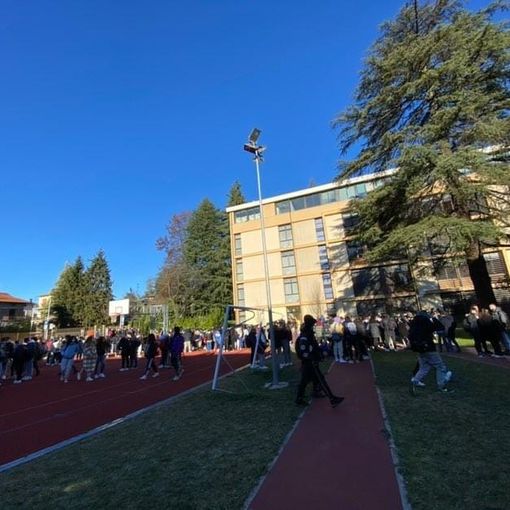 Troppo freddo nelle aule e gli studenti del Nuccia Casula si rifiutano di entrare