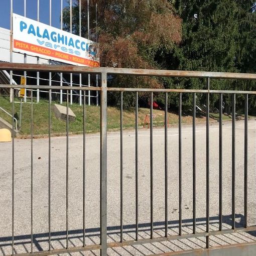 La questione palaghiaccio approda in consiglio comunale: «Ignorate le richieste delle associazioni»