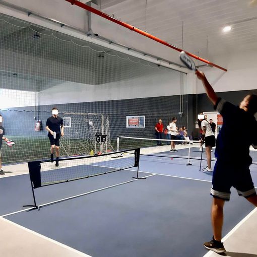 Giù le barriere, su l'amicizia. Parola di pickleball