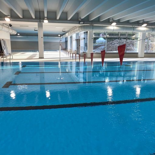 Piscine e piste del ghiaccio, da Regione aiuti per caro bollette: 1,3 milioni in provincia di Varese