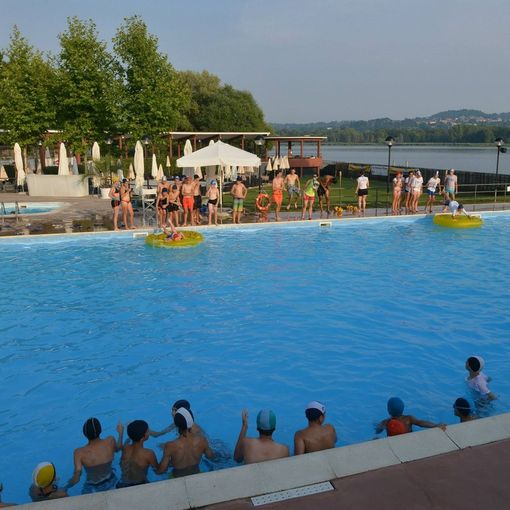 Adesso è davvero estate: domani riapre la piscina del Lido della Schiranna