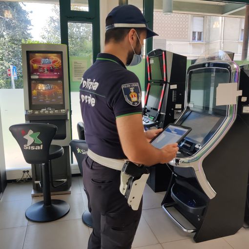 Green pass, scattano i controlli della polizia locale nelle sale da gioco