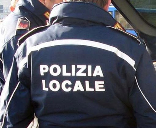 Foto d'archivio di veri agenti di Polizia locale