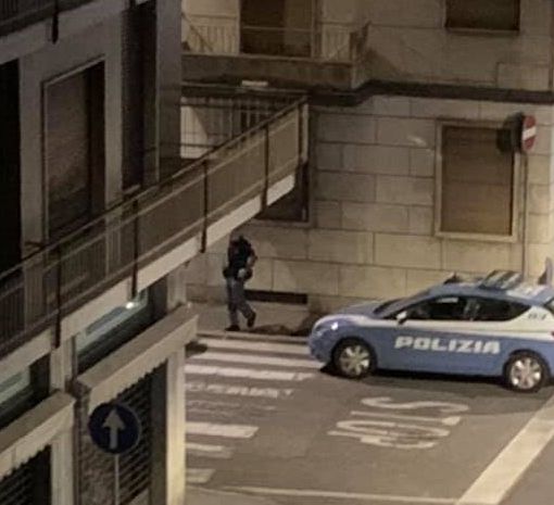 Lite tra ragazzine ieri notte in centro, una mamma: «Urla e schiamazzi fino all'alba sono diventati la regola»