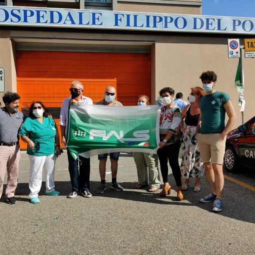 FOTO E VIDEO. Parcheggio a pagamento per i dipendenti, sindacati in presidio al Del Ponte: «55 euro al mese sono troppi. Basta penalizzare i lavoratori»