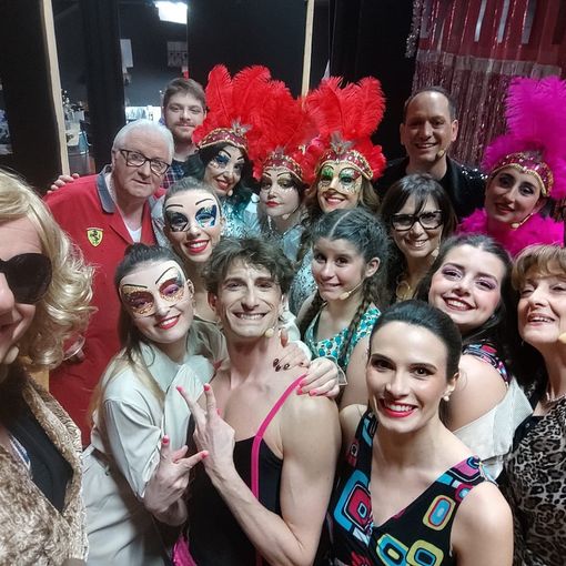 Il bus rosa di Priscilla arriva al Manzoni