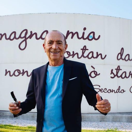 La foto postata dal governatore Bonaccini per dire addio a Raoul Casadei
