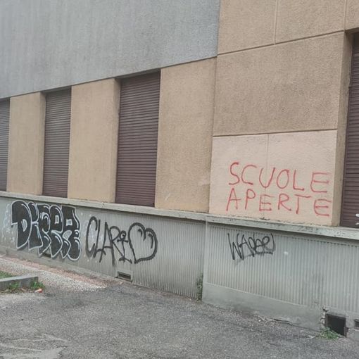 Bosto, Esposito (Forza Italia): «Scuola presa di mira dagli writers»