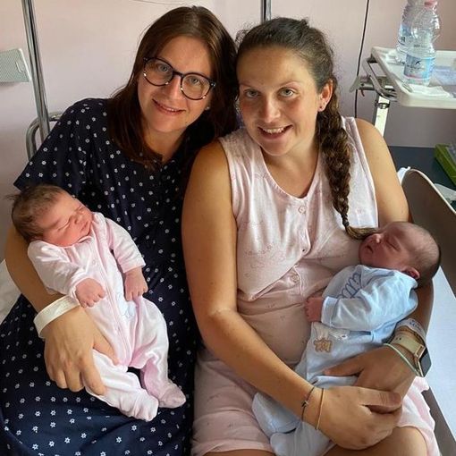 LA STORIA. Francesca e Silvia, sorelle felici: partoriscono a 4 ore di distanza nello stesso ospedale