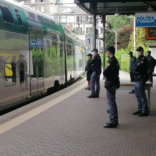 In stazione con un coltello a serramanico e mille euro in tasca, 15enne denunciato