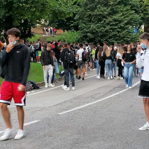 Niente festa in centro per la fine dell’anno, i ragazzi restano a scuola
