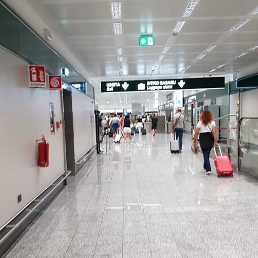 Covid, tamponi obbligatori per chi arriva dalla Cina