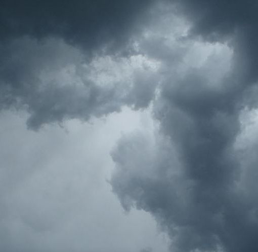 Serata a rischio meteo, domani torna il vento. Doppia allerta arancione per il sud della provincia