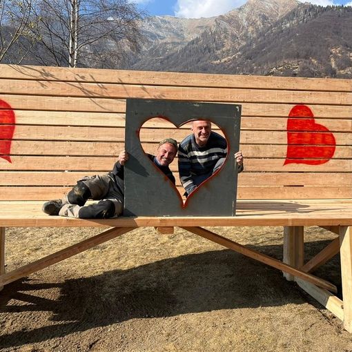 In Val Vigezzo si sta... comodi: a Toceno spunta un'altra panchina panoramica gigante