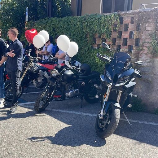 Le immagini del funerale di Mariagrazia Brovelli celebrati ad Angera