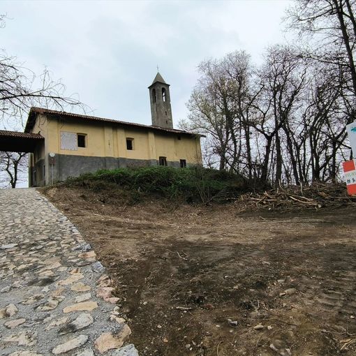 FOTO. Riapre al pubblico, dopo l'incendio del 2022, il sentiero di San Quirico ad Angera