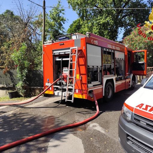 A fuoco un'abitazione a Bisuschio, leggermente ustionata una persona
