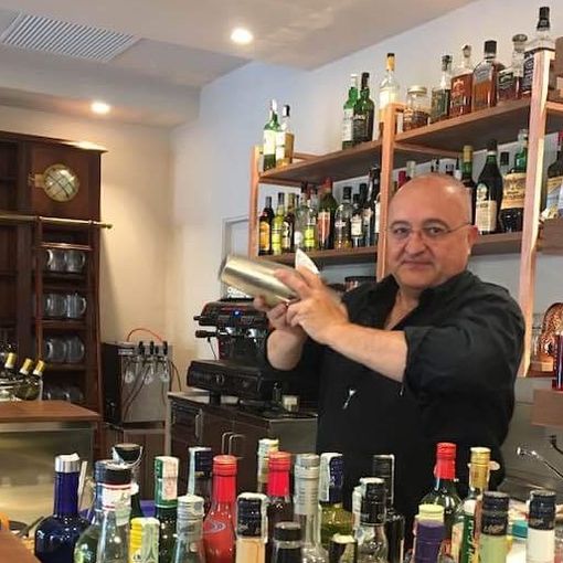 «Una preghiera, un pensiero o un brindisi come farebbe lui. Così ricordiamo Davide»
