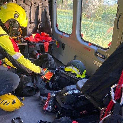Si perdono con il cane a 900 metri di quota nel Lecchese: salvate due donne e l'animale con l'elicottero Drago 141 decollato da Malpensa