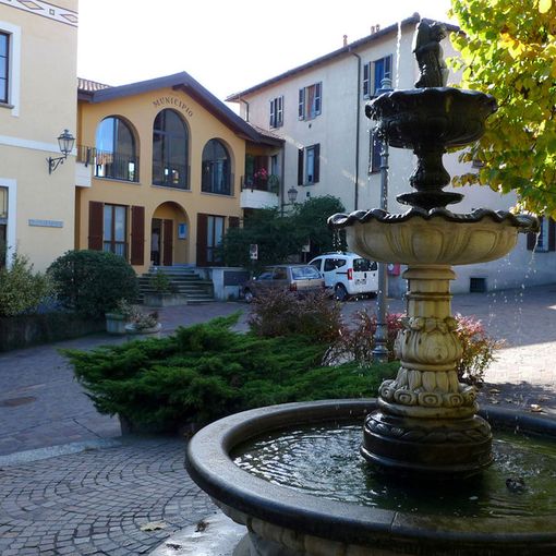 Il municipio di Galliate Lombardo