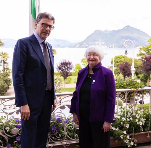 Il ministro Giorgetti con Yanet Yellen al G7 di Stresa (foto Adnkronos)