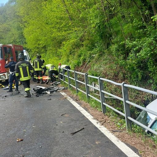 Le immagini dell'incidente mortale di sabato pomeriggio sulla provinciale a Luino nei pressi della diga di Creva Le immagini dell'incidente mortale di sabato pomeriggio sulla provinciale a Luino nei pressi della diga di Creva