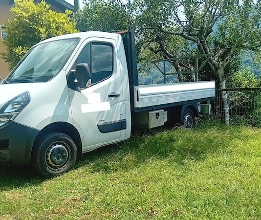 Il camion ritrovato a Maccagno (foto da Luinonotizie.it)