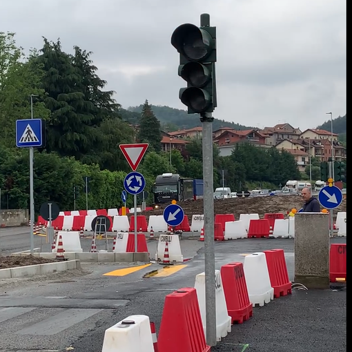 Aperta al traffico la rotonda a Mercallo sulla superstrada Besozzo-Vergiate (foto dal video del Comune di Mercallo)