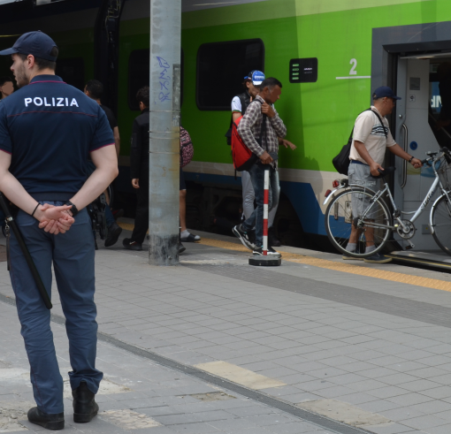 Minaccia di morte il capotreno, arrestato alla stazione di Malnate un 31enne extracomunitario ricercato