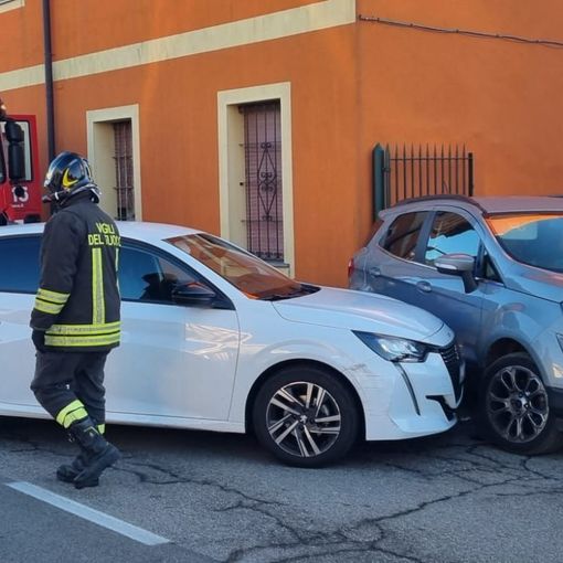 L'intervento dei vigili del fuoco a Vanzaghello