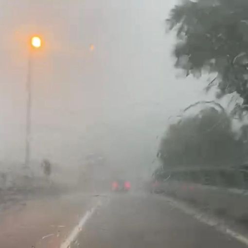 Un'immagine del nubifragio che si è abbattuto nel pomeriggio su Varese e Comuni limitrofi
