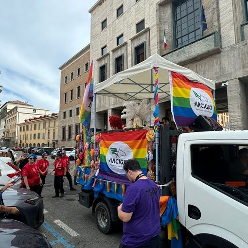 Il corteo del Pride nel cuore di Varese (Foto e video di Alessandro Umberto Galbiati)
