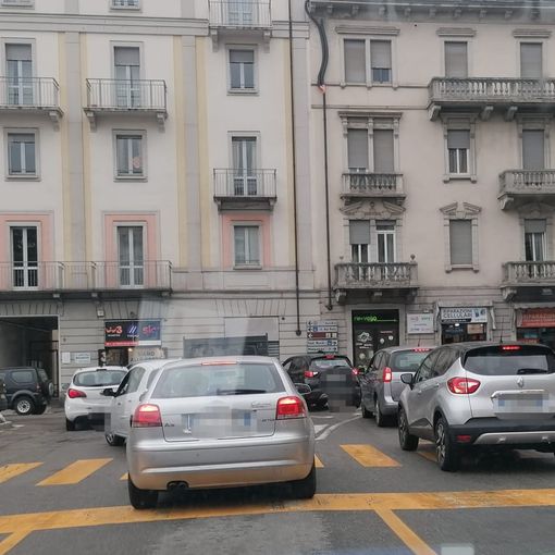 Incrocio via Spinelli-piazza Repubblica: «Incidenti tutti i giorni»