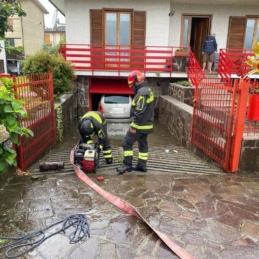 Maltempo, decine di richieste di intervento ai vigili del fuoco