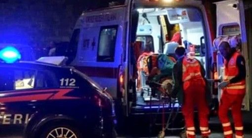 Ragazzo del Varesotto colpito con un tirapugni fuori da un locale del Milanese: è grave