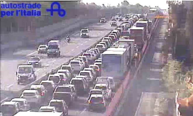 Le code di questa mattina viste dalla webcam di Autostrade per l'Italia Le code di questa mattina viste dalla webcam di Autostrade per l'Italia