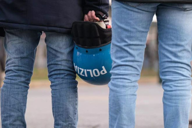 Agente ferito a Torino, il sindacato di polizia di Varese: «Lo Stato difenda chi lo difende»