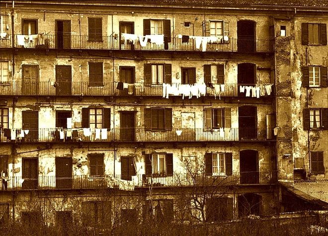 “chi lu misùa, lu dùa” - “chi sa risparmiare, resiste”