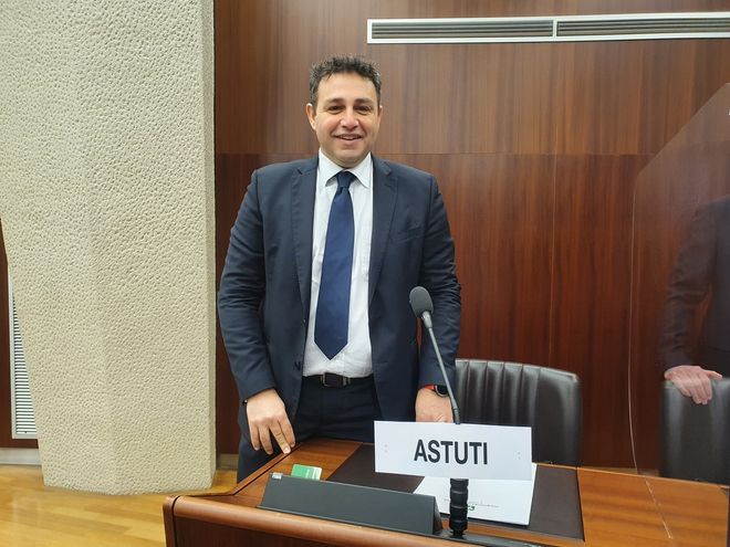 Frontalieri, Pd in pressing sulla compartecipazione sanitaria: «Tassa ingiusta, servono risposte» Frontalieri, Pd in pressing sulla compartecipazione sanitaria: «Tassa ingiusta, servono risposte»