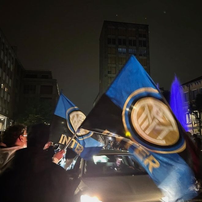 I tifosi interisti festeggiano lo scudetto a Busto lo scorso aprile (foto d'archivio)