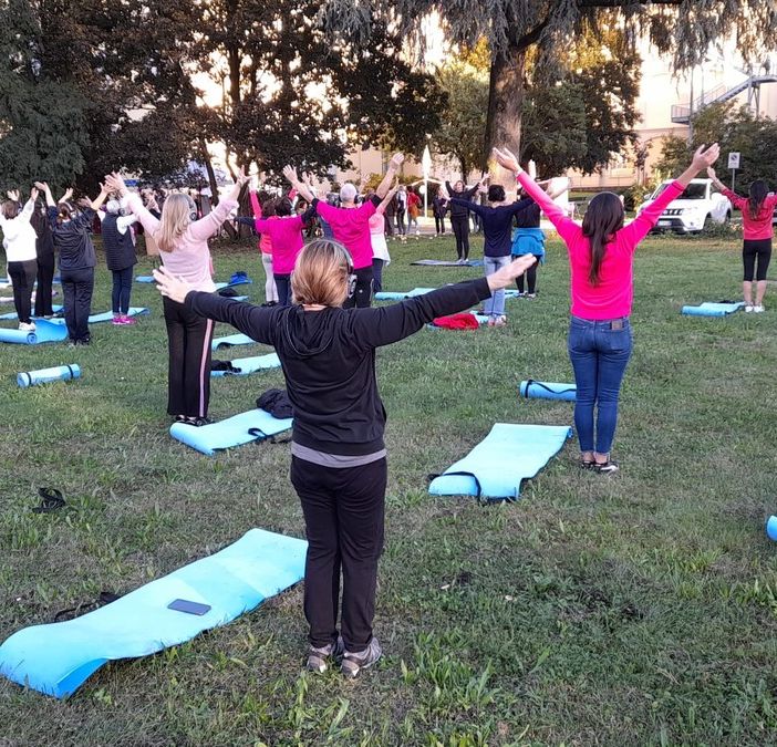 Palestra a cielo aperto all'ospedale di Busto per #ValleOlonaPinkWalk