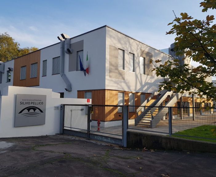 Bagni fuori uso alle “Pellico”, scuola chiusa. Domani lezioni regolari