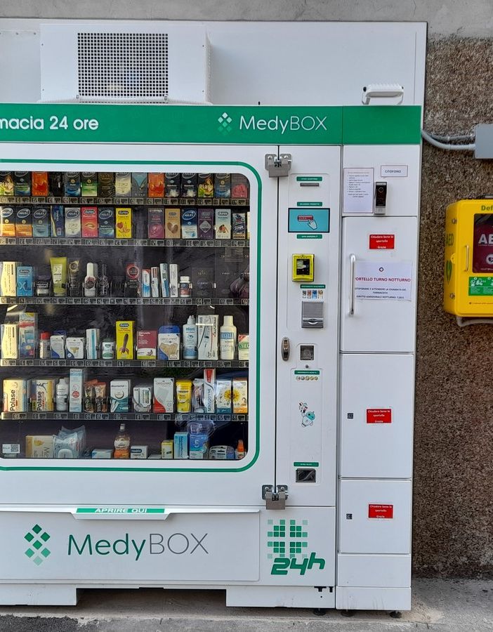 Castellanza, defibrillatore in farmacia San Giulio