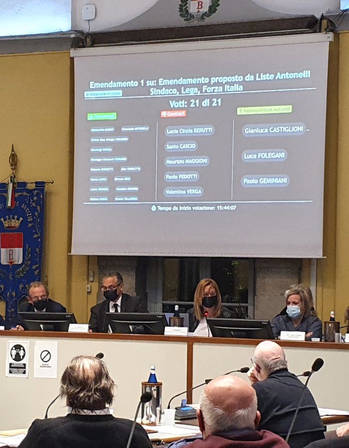 Busto, via libera al piano Tari. Il sindaco vota il fondo di compensazione per le imprese, Fratelli d’Italia no